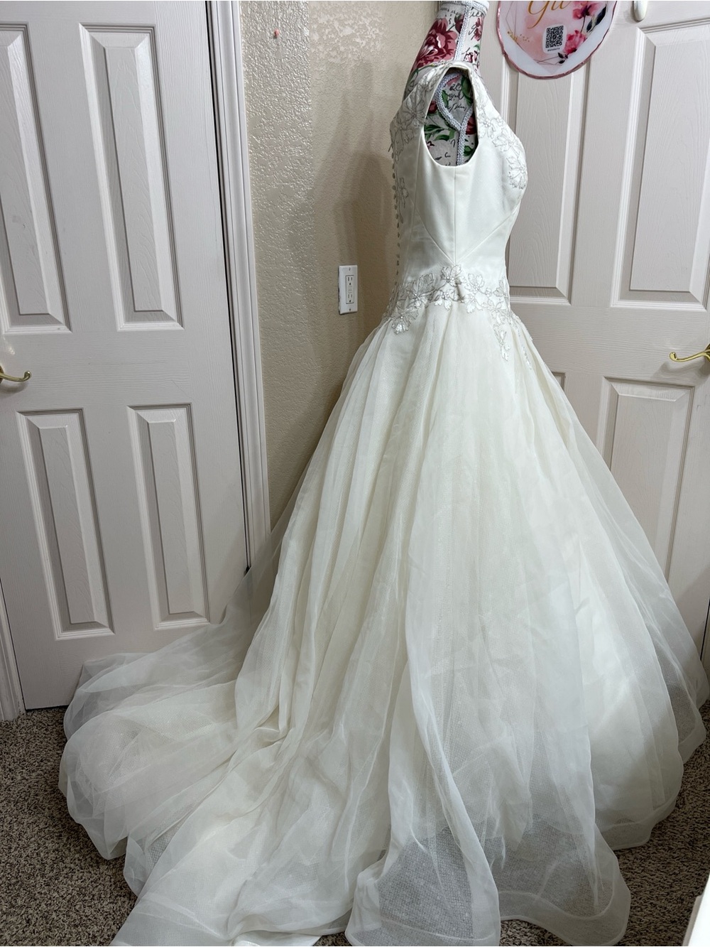 Zac Posen Off-the-Shoulder ivory Bridal Ball Gown - Picture 3 of 12
